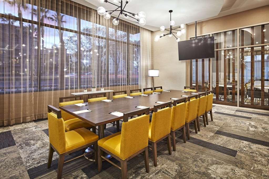 Cambria Hotel & Suites Anaheim Resort Area Ανέσεις φωτογραφία